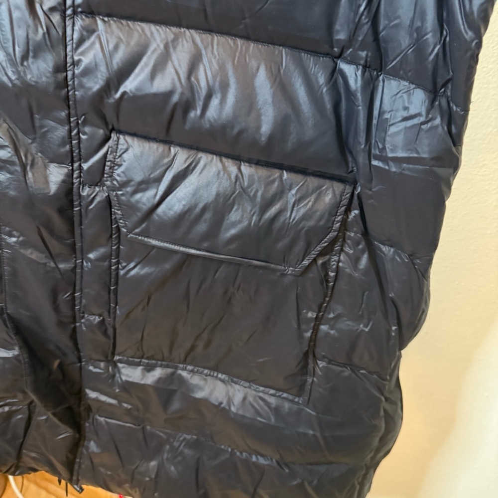 Men's Black Puffer Vest - Picture 5 of 14